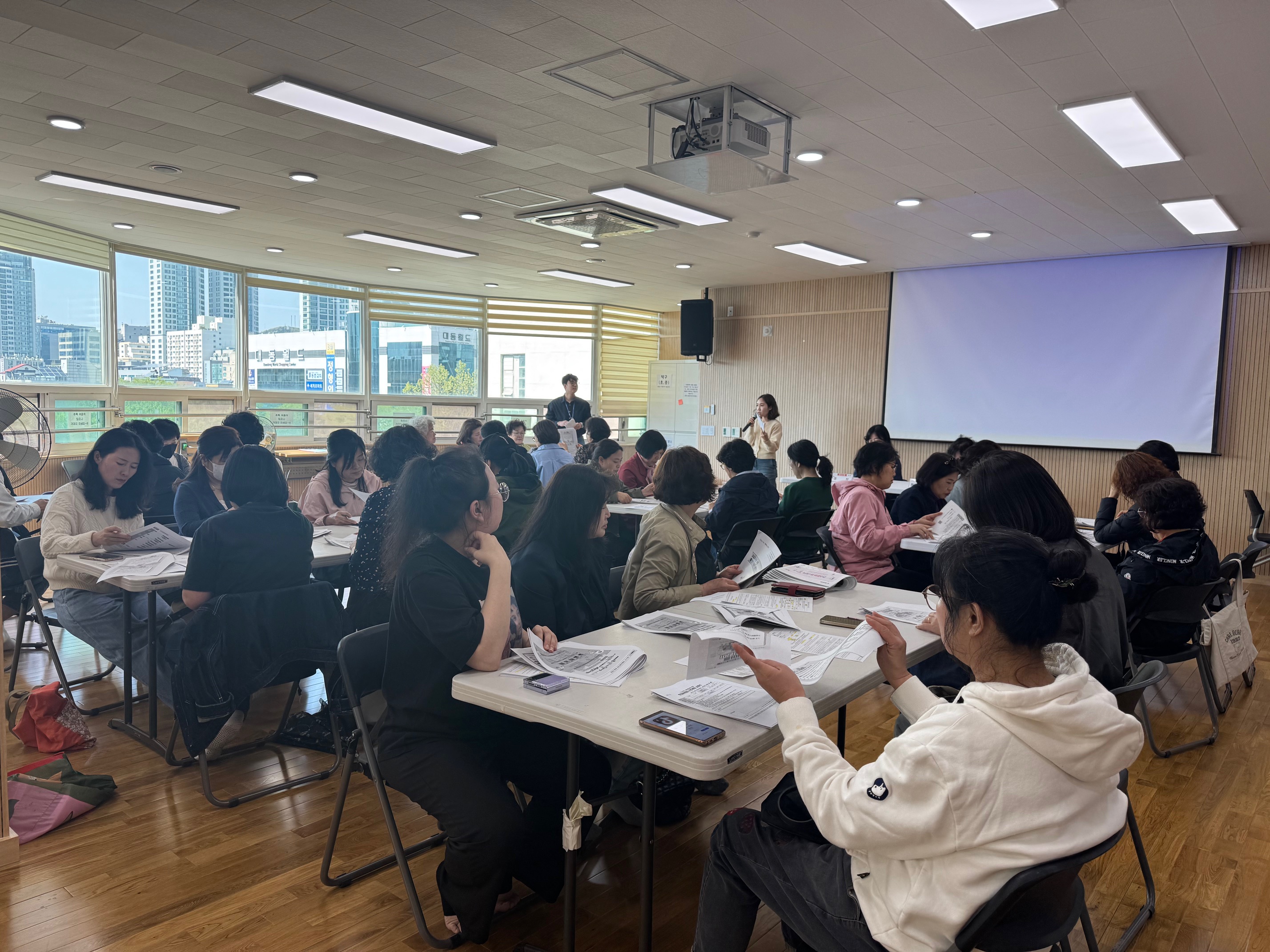 연수구 연수2동 행정복지센터는 지난 25일 통장자율회를 대상으로 2025년 2분기 소양 교육을 진행했다